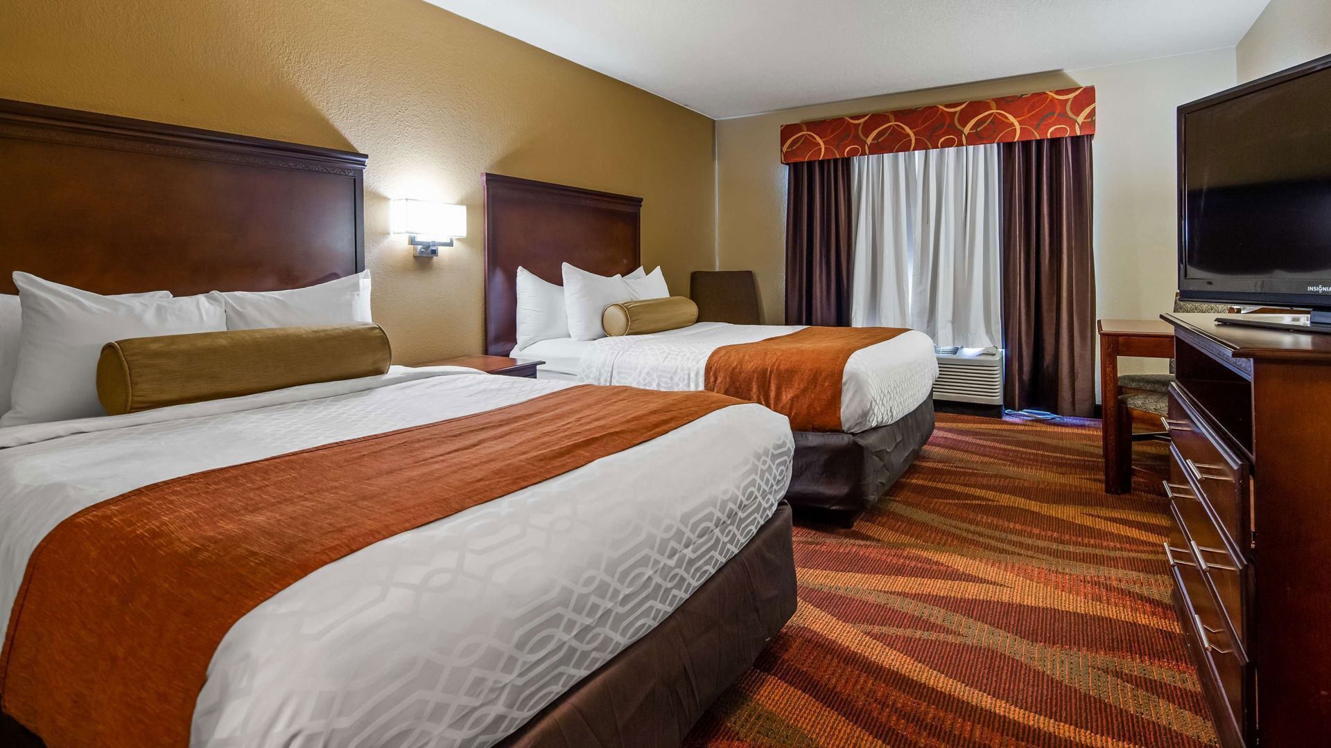 Pillowtop beds, in-room safe, desk, laptop workspace