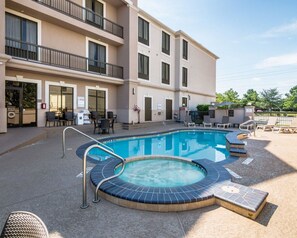 Outdoor pool, pool loungers