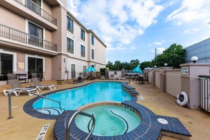 Outdoor pool, pool loungers