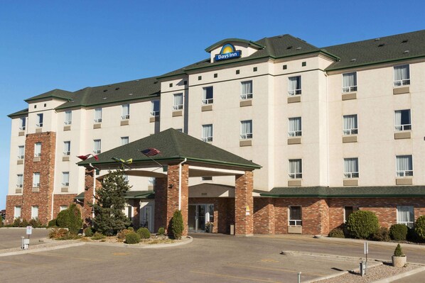 Exterior - Days Inn by Wyndham Saskatoon (Saskatoon)