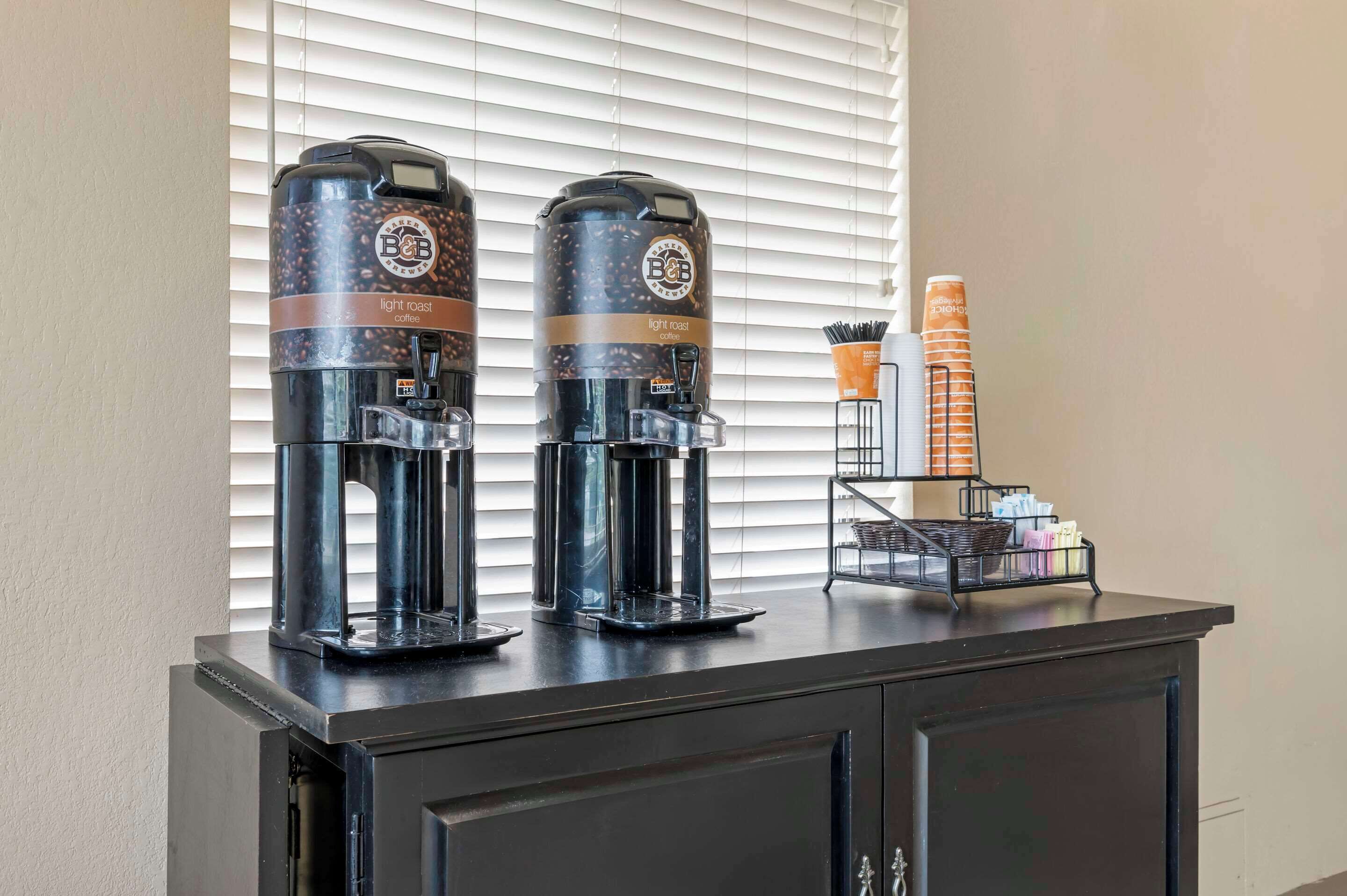 Foto - Suburban Studios Louisville East