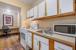 Room, 1 Queen Bed, Accessible, Non Smoking (Efficiency) | Private kitchen