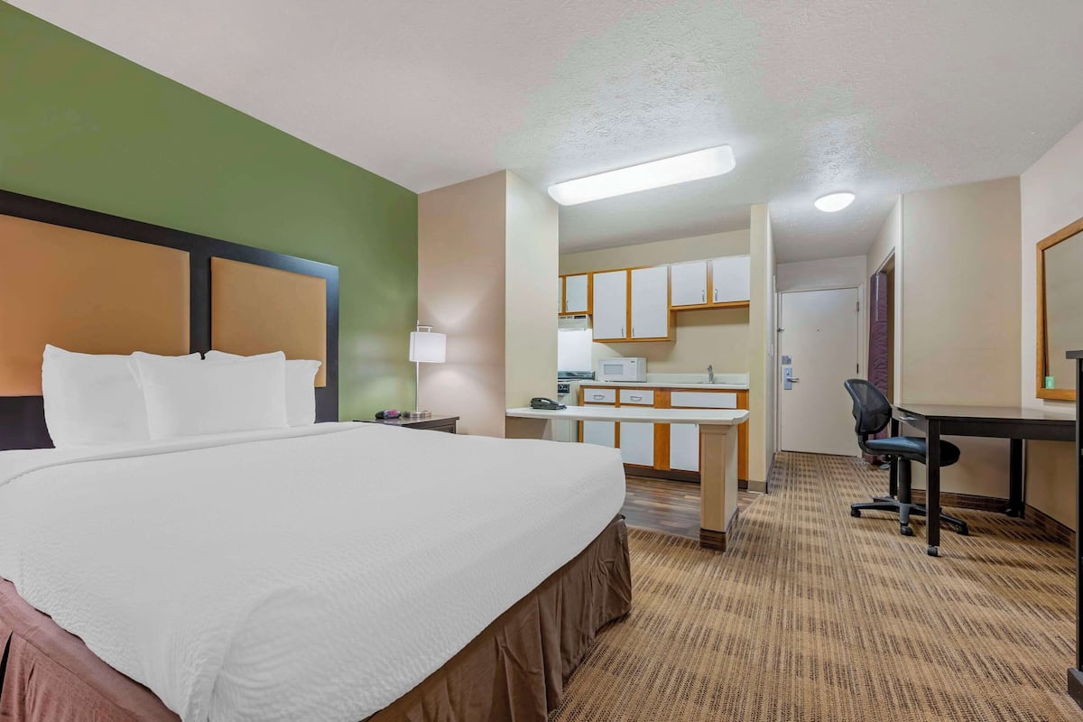 Desk, iron/ironing board, free WiFi, bed sheets