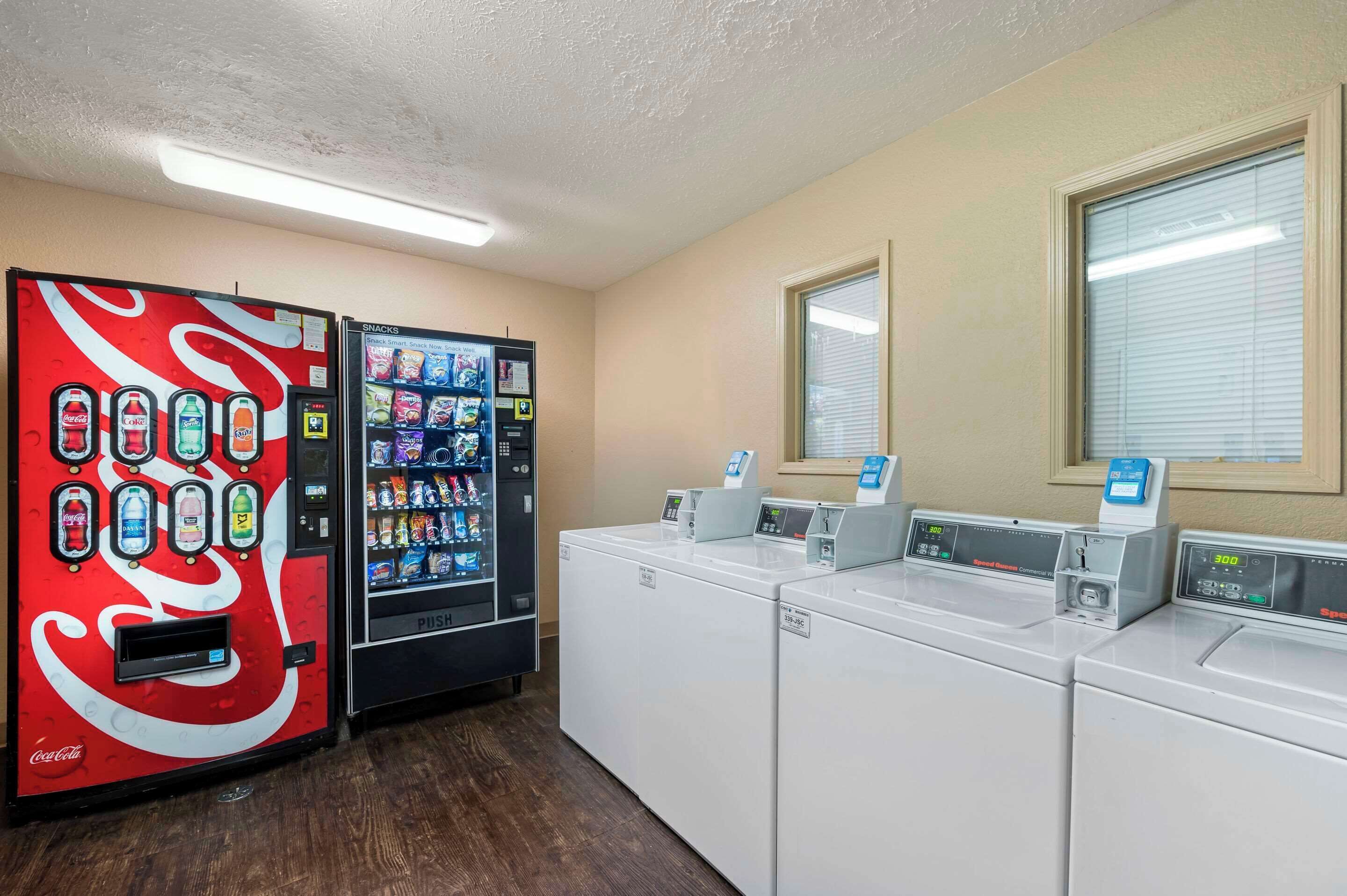 Foto - Suburban Studios Louisville East