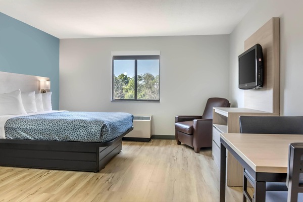 Desk, iron/ironing board, WiFi (free), bed sheets