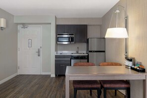 Full-size fridge, microwave, stovetop, dishwasher