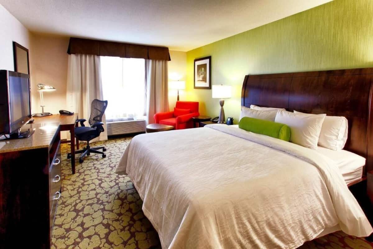 In-room safe, desk, laptop workspace, iron/ironing board