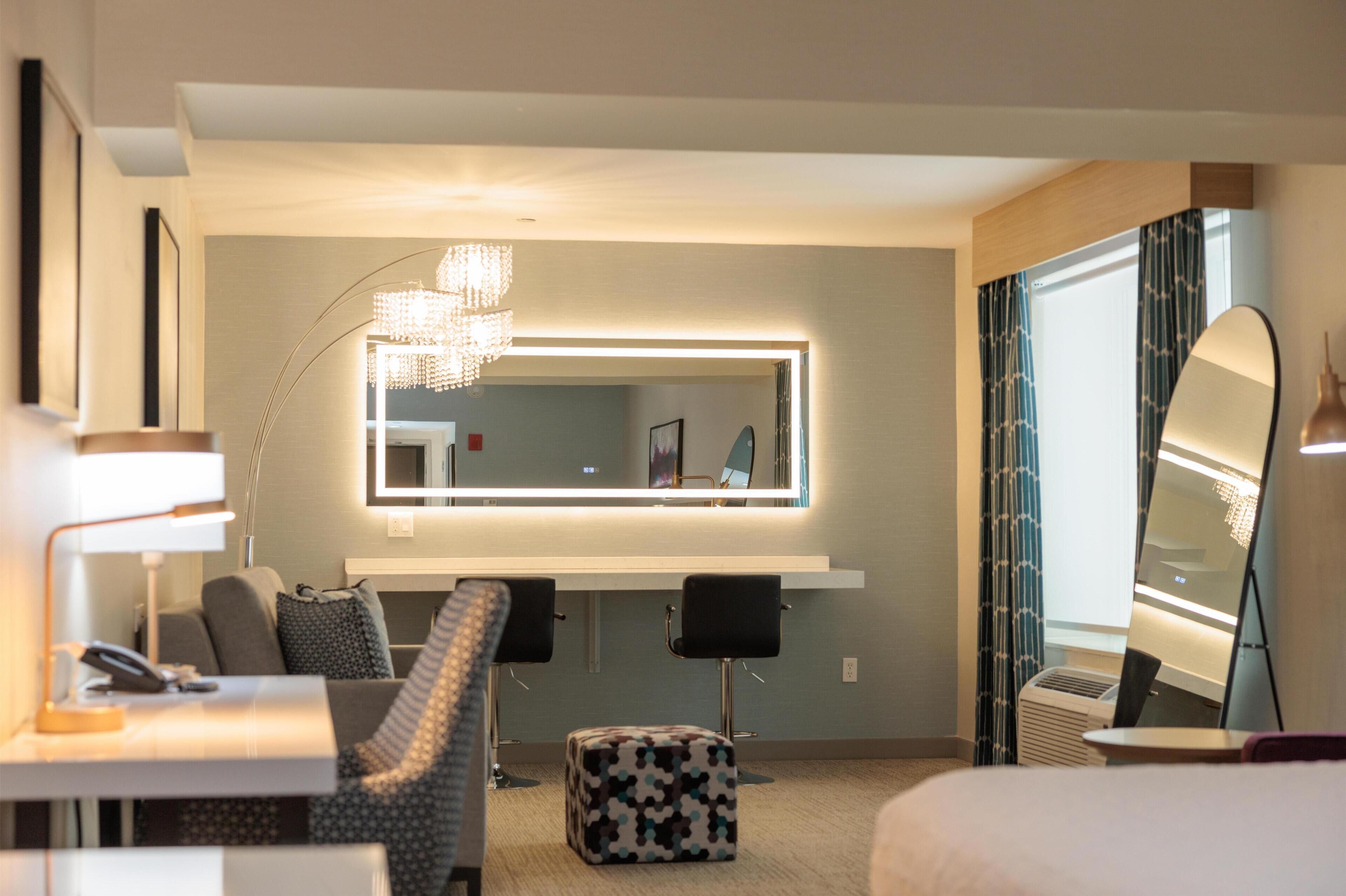 Deluxe Suite, 2 Queen Beds | Living area