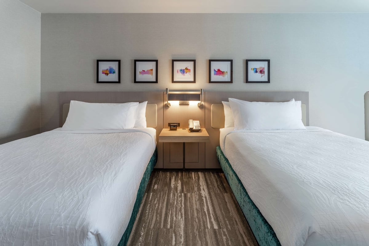 Ropa de cama de alta calidad y camas con pillow-top