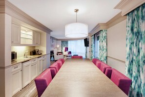 Suite, 1 King Bed, Non Smoking | Premium bedding, pillowtop beds, in-room safe, desk - Hilton Garden Inn Chicago North Shore/Evanston (Evanston)