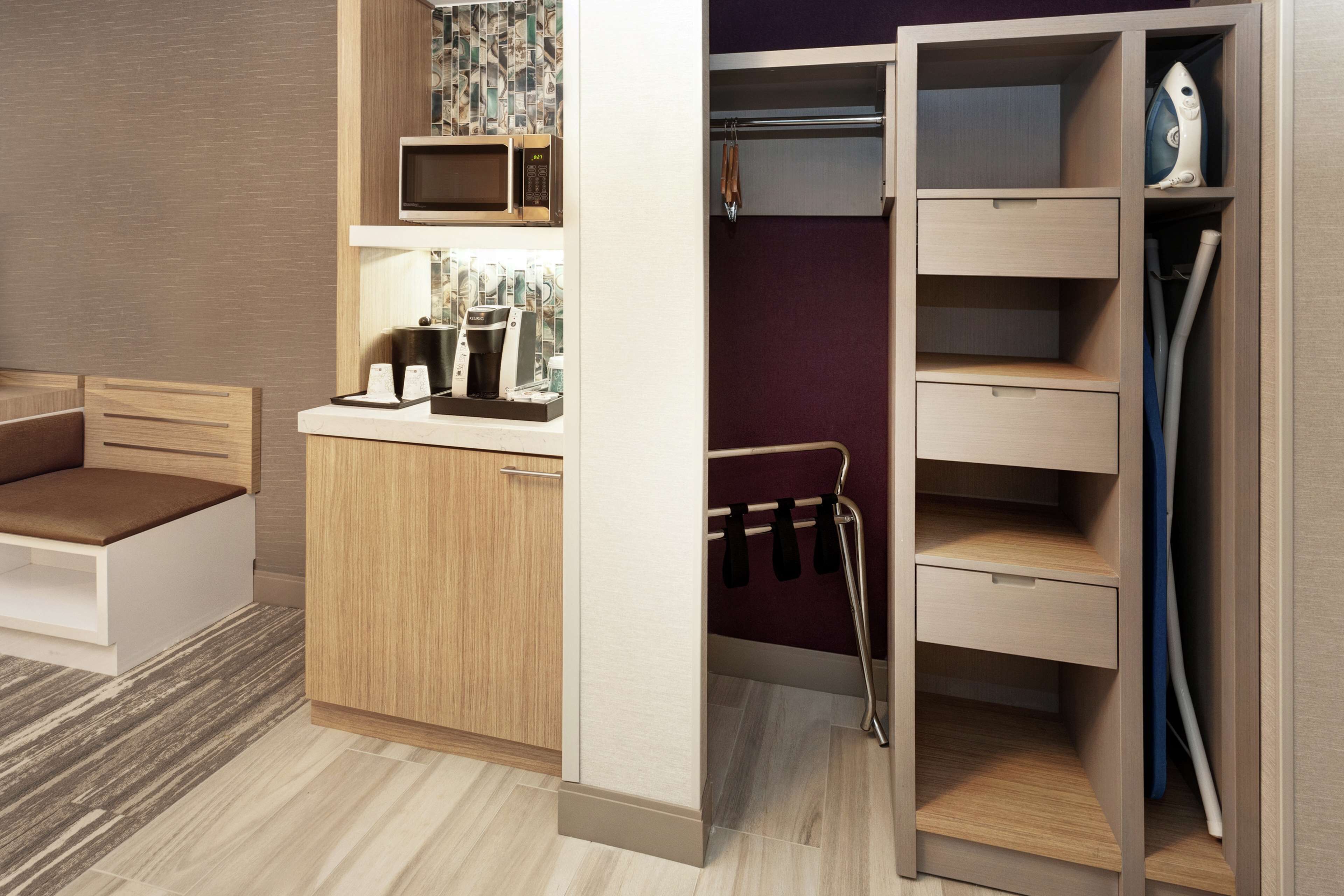 premium bedding, pillow-top beds, in-room safe, desk