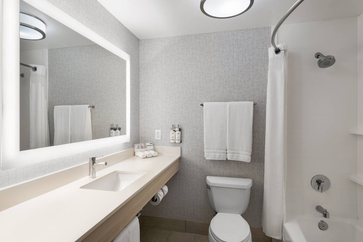 standard room, 2 queen beds (forest view) | bathroom | combined shower/bathtub, free toiletries, hair dryer, towels