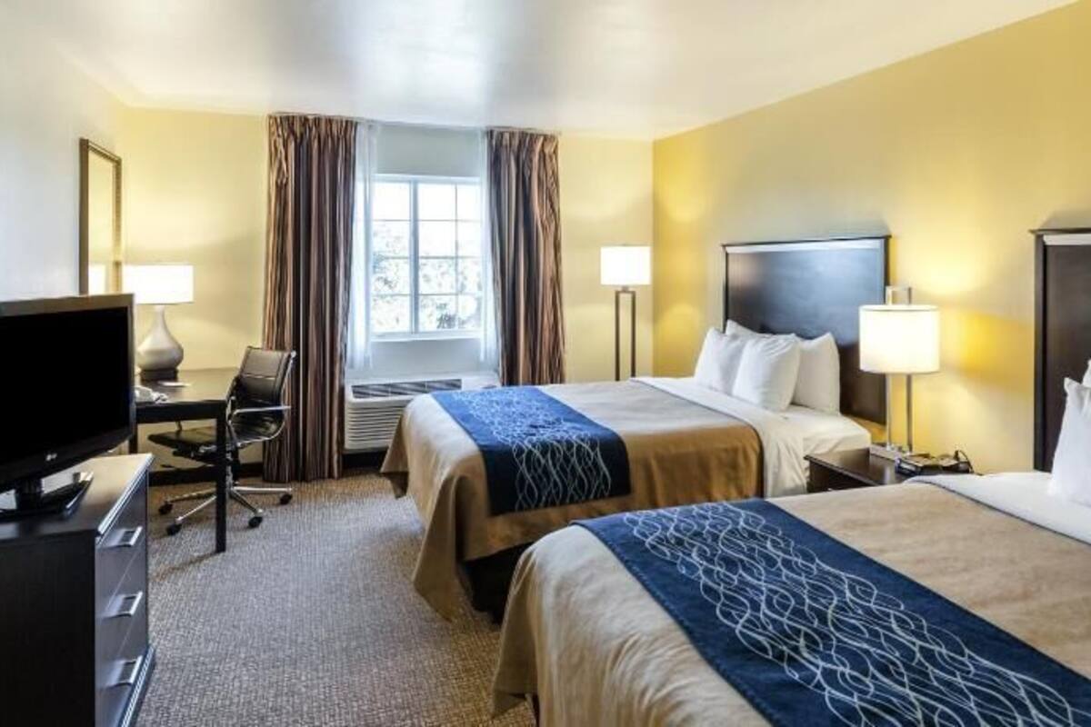 Pillowtop beds, desk, laptop workspace, blackout drapes