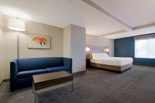 Suite, 1 King Bed with Sofa bed | Hypo-allergenic bedding, in-room safe, desk, laptop workspace