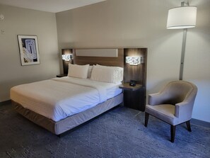 Standardzimmer, 1 King-Bett | Hochwertige Bettwaren, Pillowtop-Betten, Zimmersafe, Schreibtisch