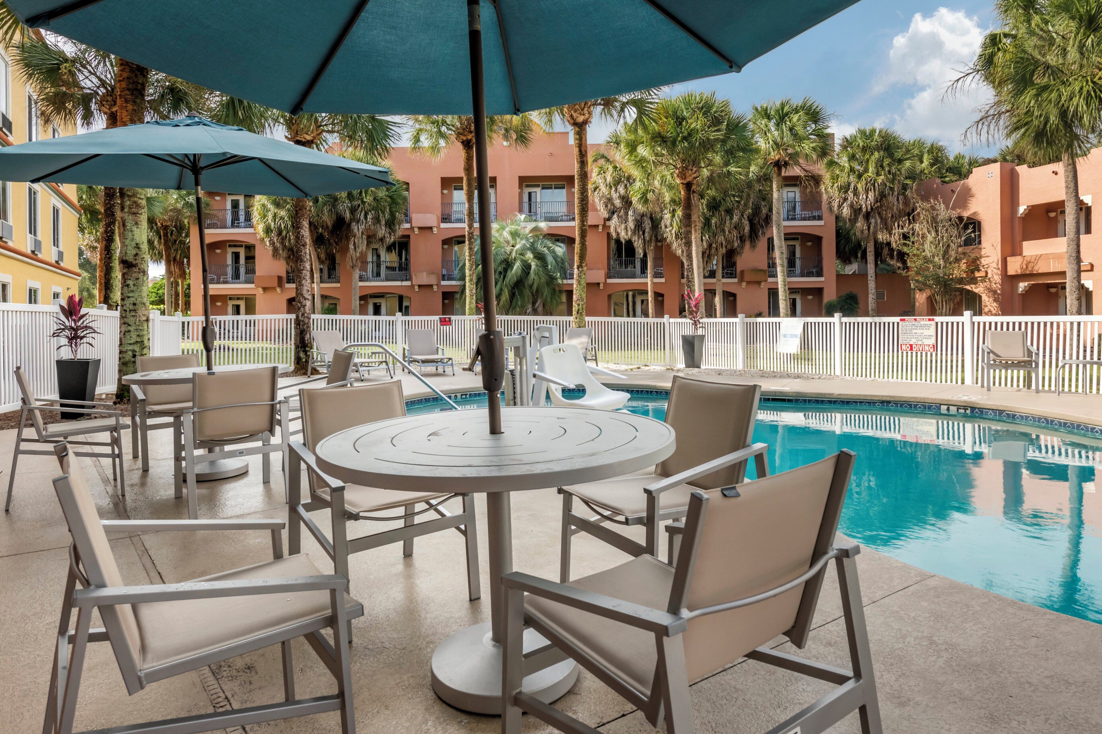 Outdoor pool, pool umbrellas, sun loungers