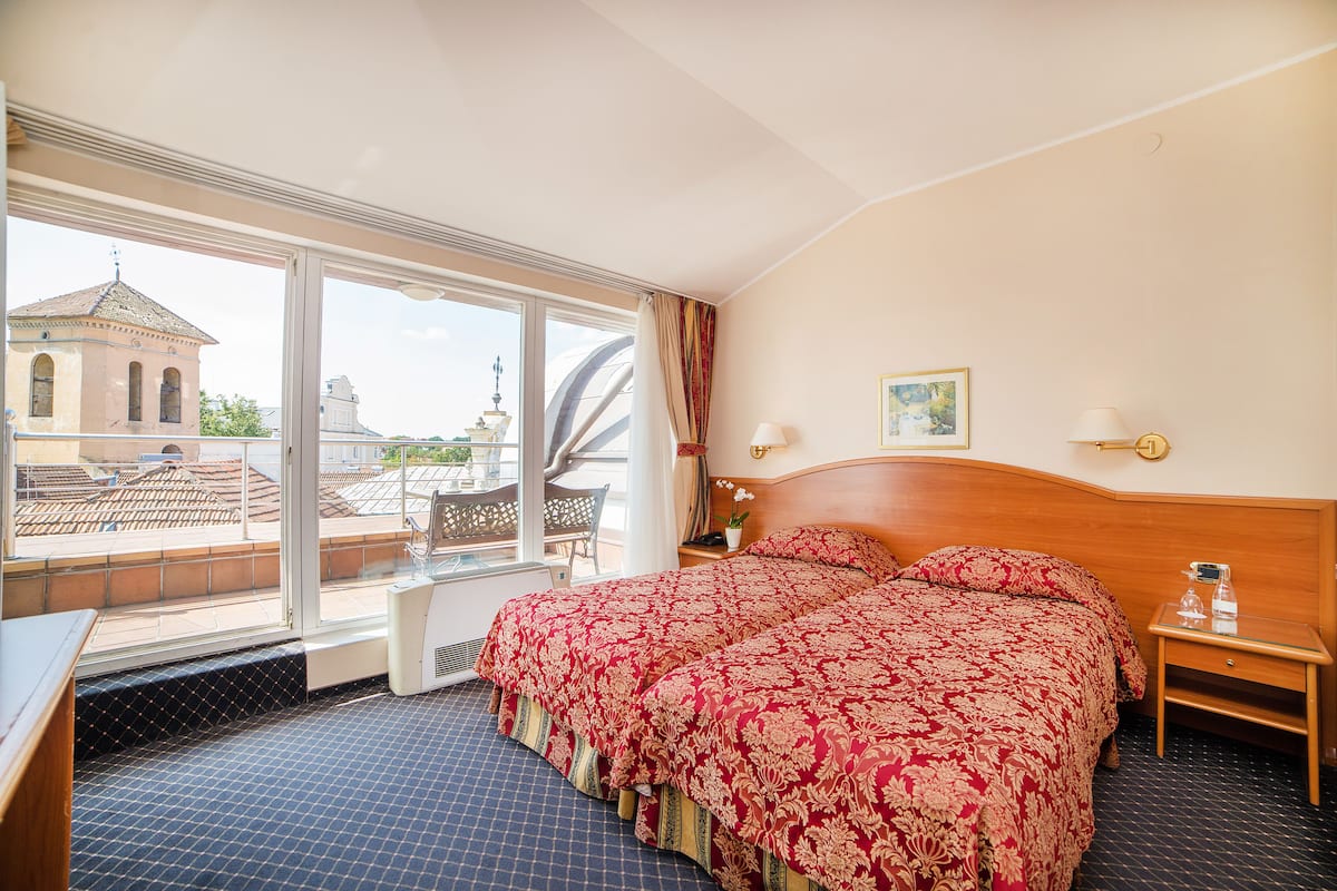 Premium bedding, minibar, in-room safe, desk