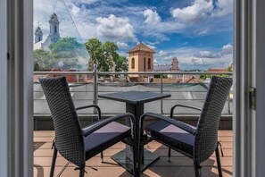 Petit déjeuner, déjeuner et dîner servis sur place