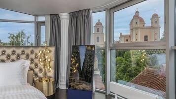 Hochwertige Bettwaren, Minibar, Zimmersafe, Schreibtisch