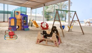 Zona de juegos infantil al aire libre