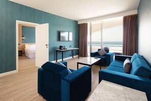 Premium bedding, down comforters, minibar, in-room safe