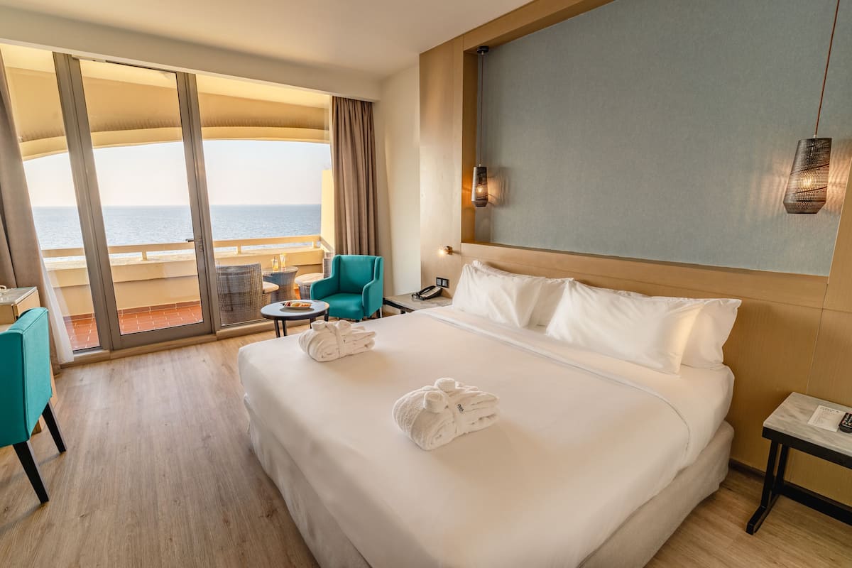 1 bedroom, premium bedding, down duvets, minibar