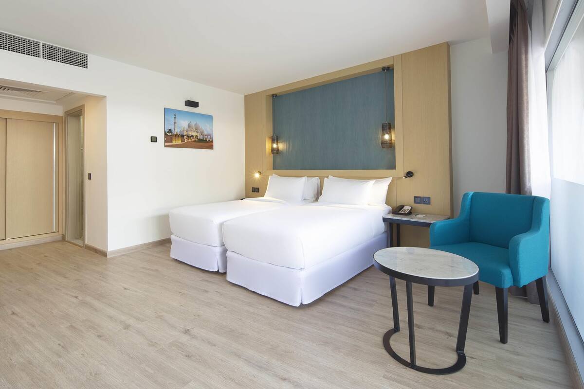 1 bedroom, premium bedding, down comforters, minibar