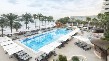 Außenpool, geöffnet von 07:00 Uhr bis 20:00 Uhr, Sonnenschirme