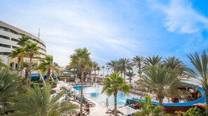 Outdoor pool, open 7:00 AM to 8:00 PM, pool umbrellas, sun loungers - Occidental Sharjah Grand (Sharjah)