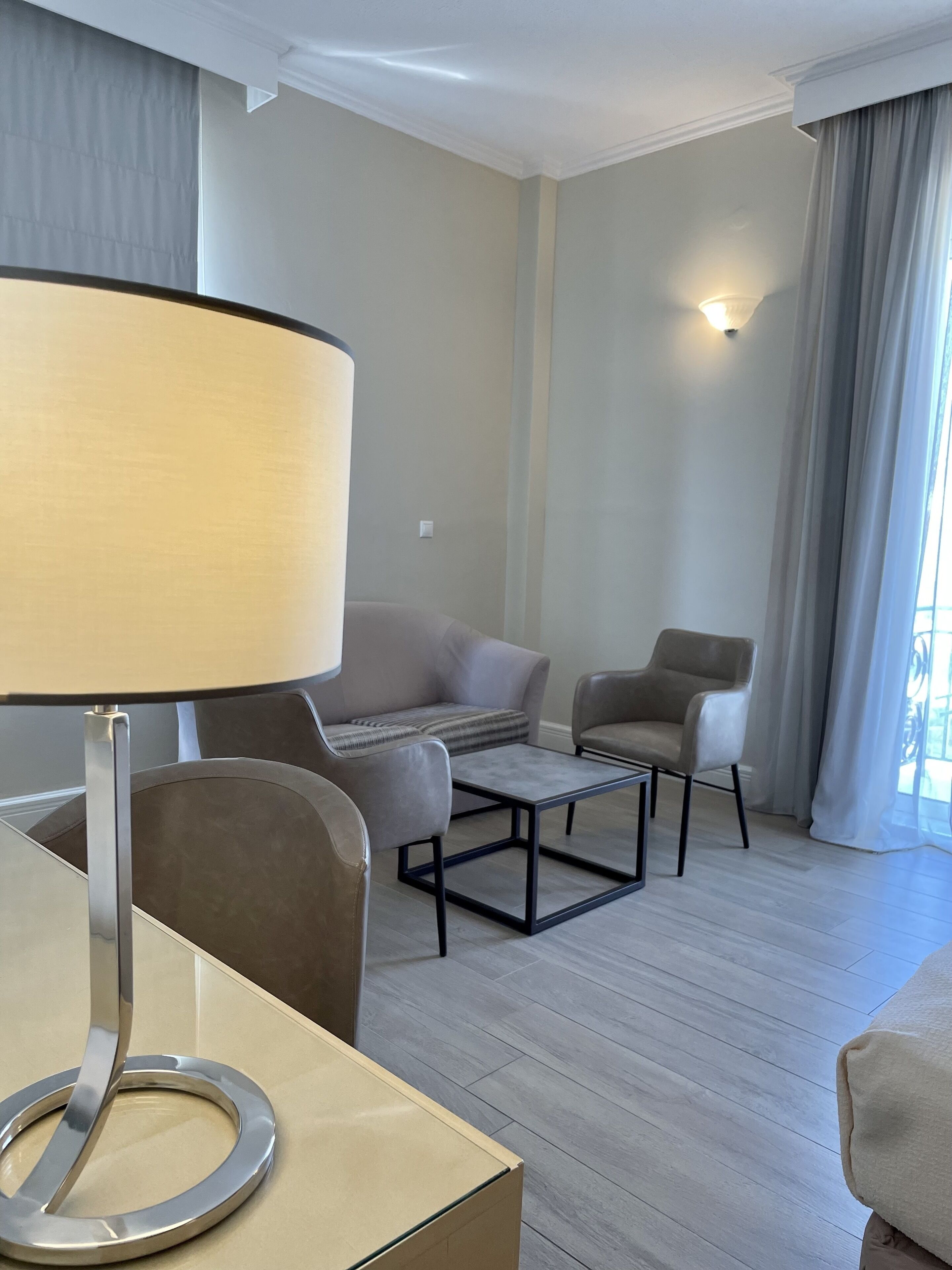 superior double room, 1 double bed | living room | 32-inch tv with satellite channels