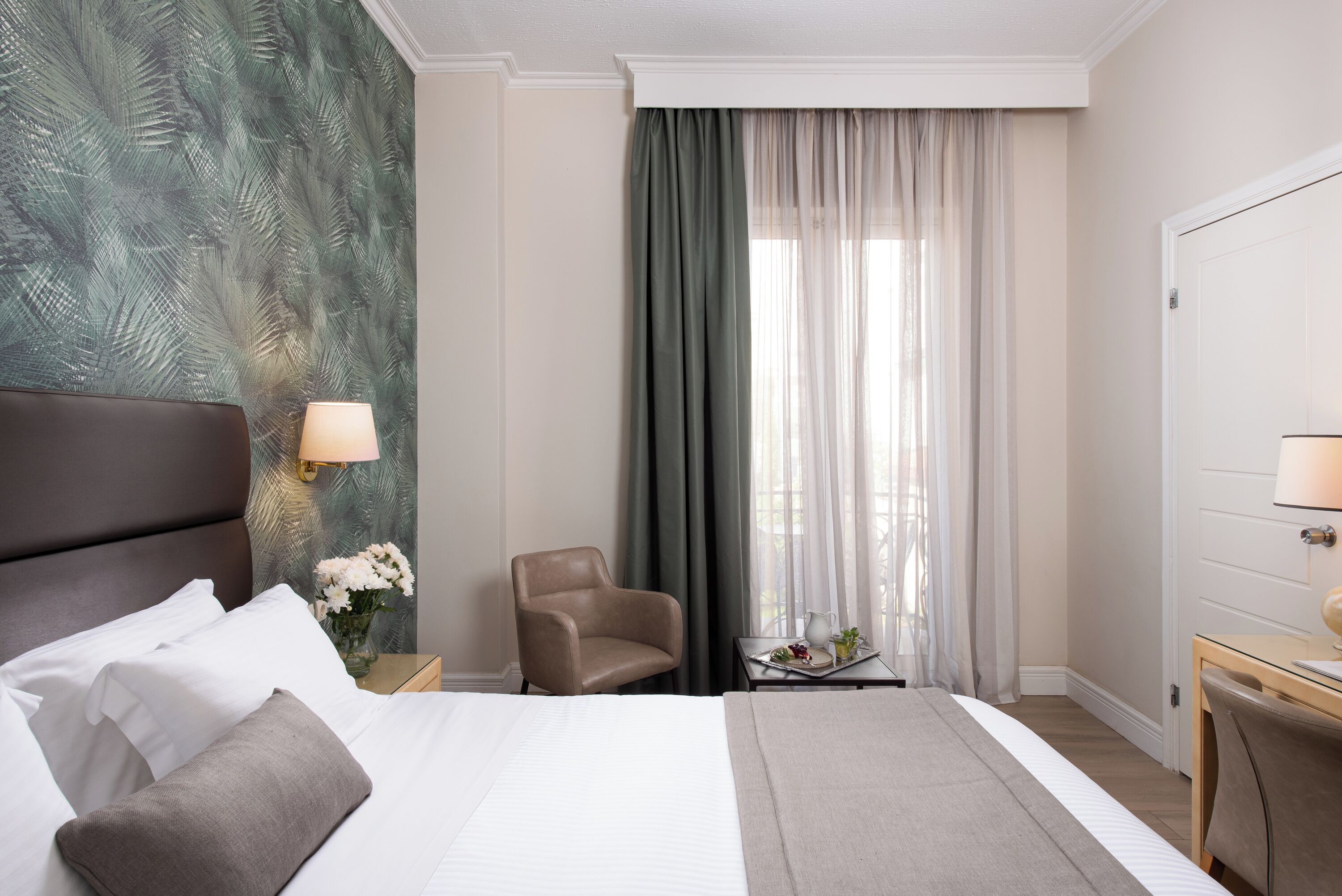 Standard Double Room | Minibar, in-room safe, desk, soundproofing
