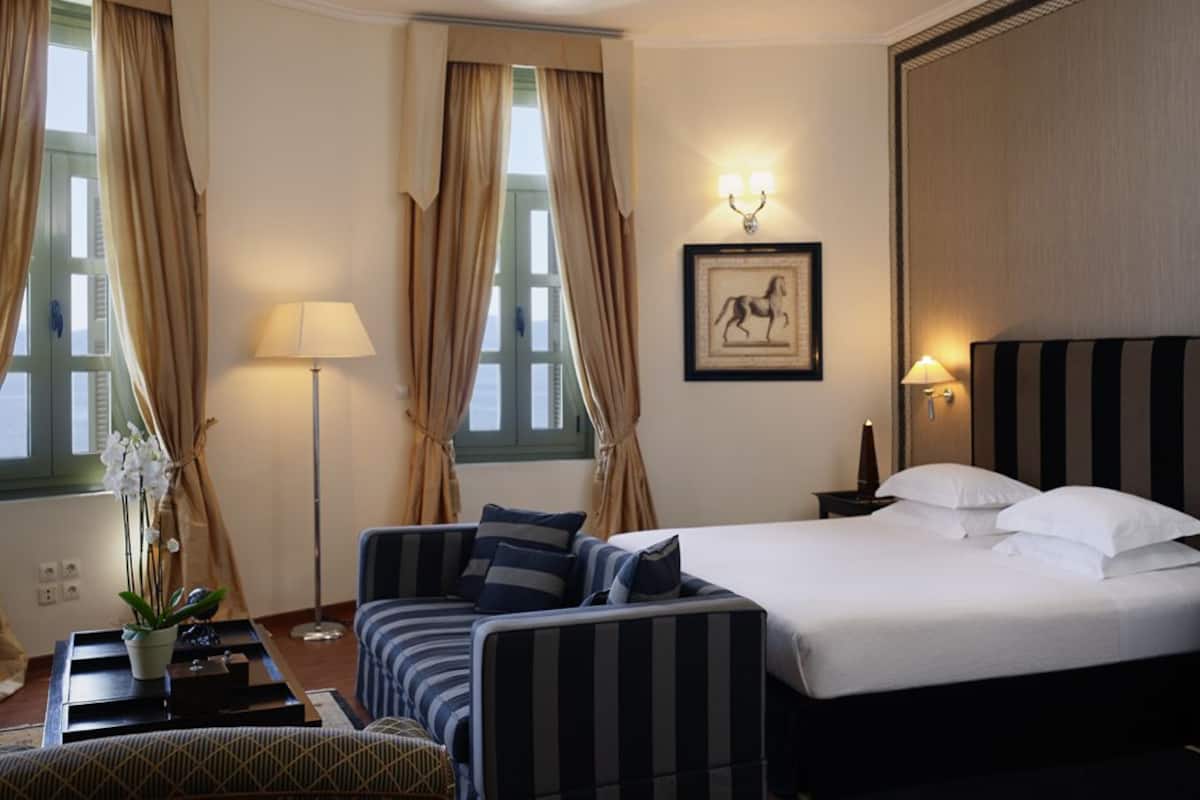 Presidential Suite | Minibar, in-room safe, desk, soundproofing