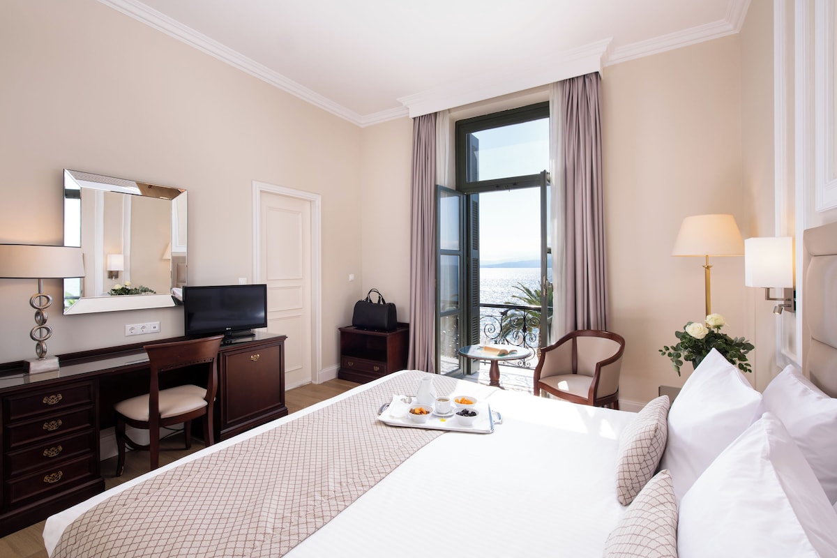 Minibar, in-room safe, desk, soundproofing