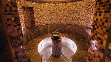 Un sauna, tratamientos corporales, aromaterapia