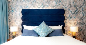 Suite, 1 Double Bed, Non Smoking | 1 bedroom, desk, laptop workspace, blackout drapes