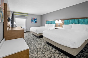 Tallelokero huoneessa, pimennysverhot, silitysrauta/-lauta, vauvansängyt