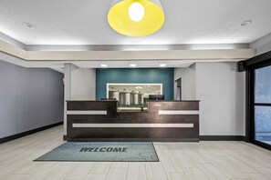 Reception - Hampton Inn Bloomington West (Bloomington)