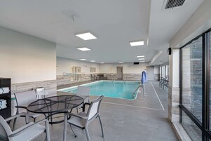 Una piscina cubierta