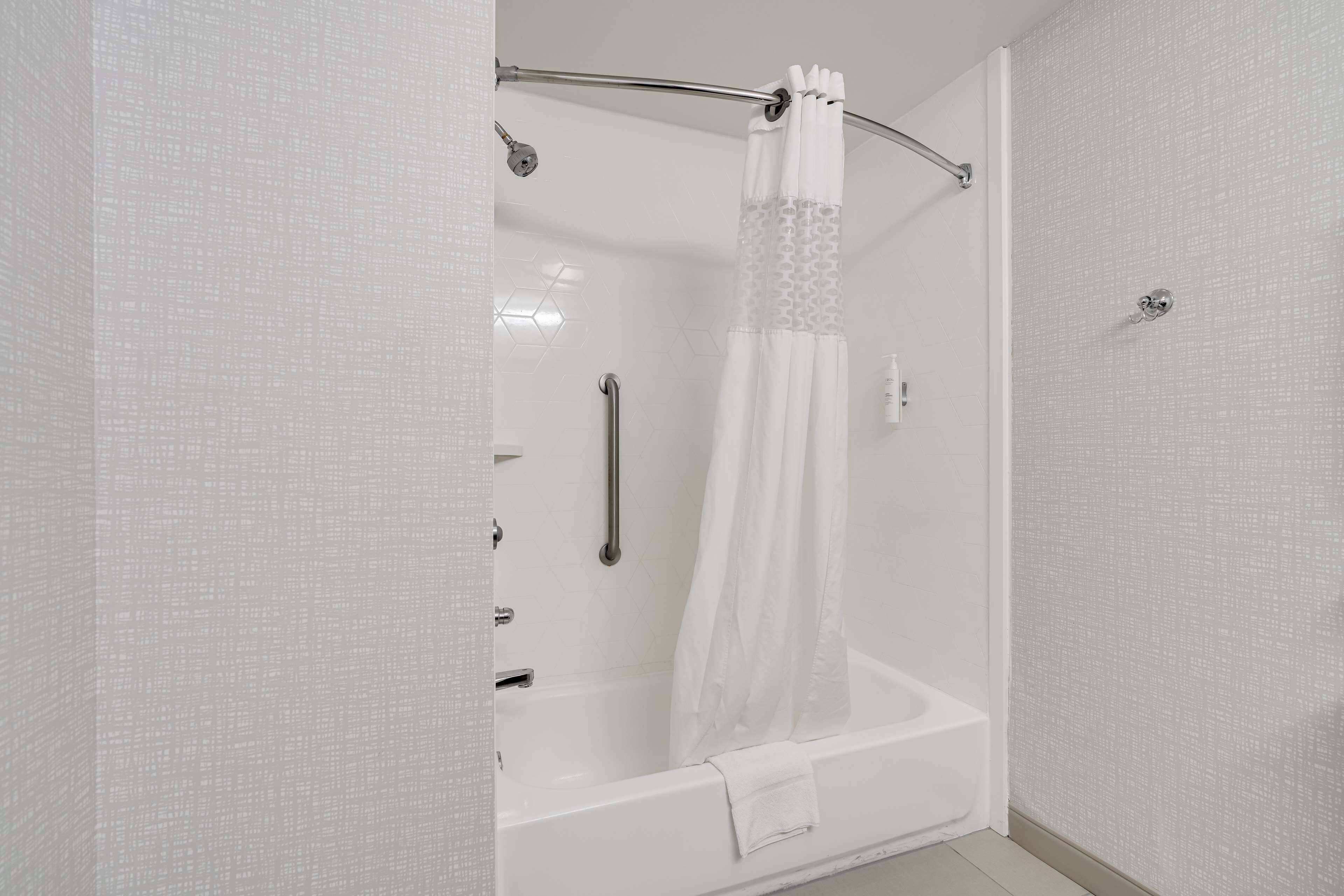 one king bed, non-smoking, accessible | bathroom | free toiletries, hair dryer