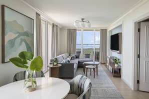 Suite, 1 Bedroom, Balcony, Bay View | Living area