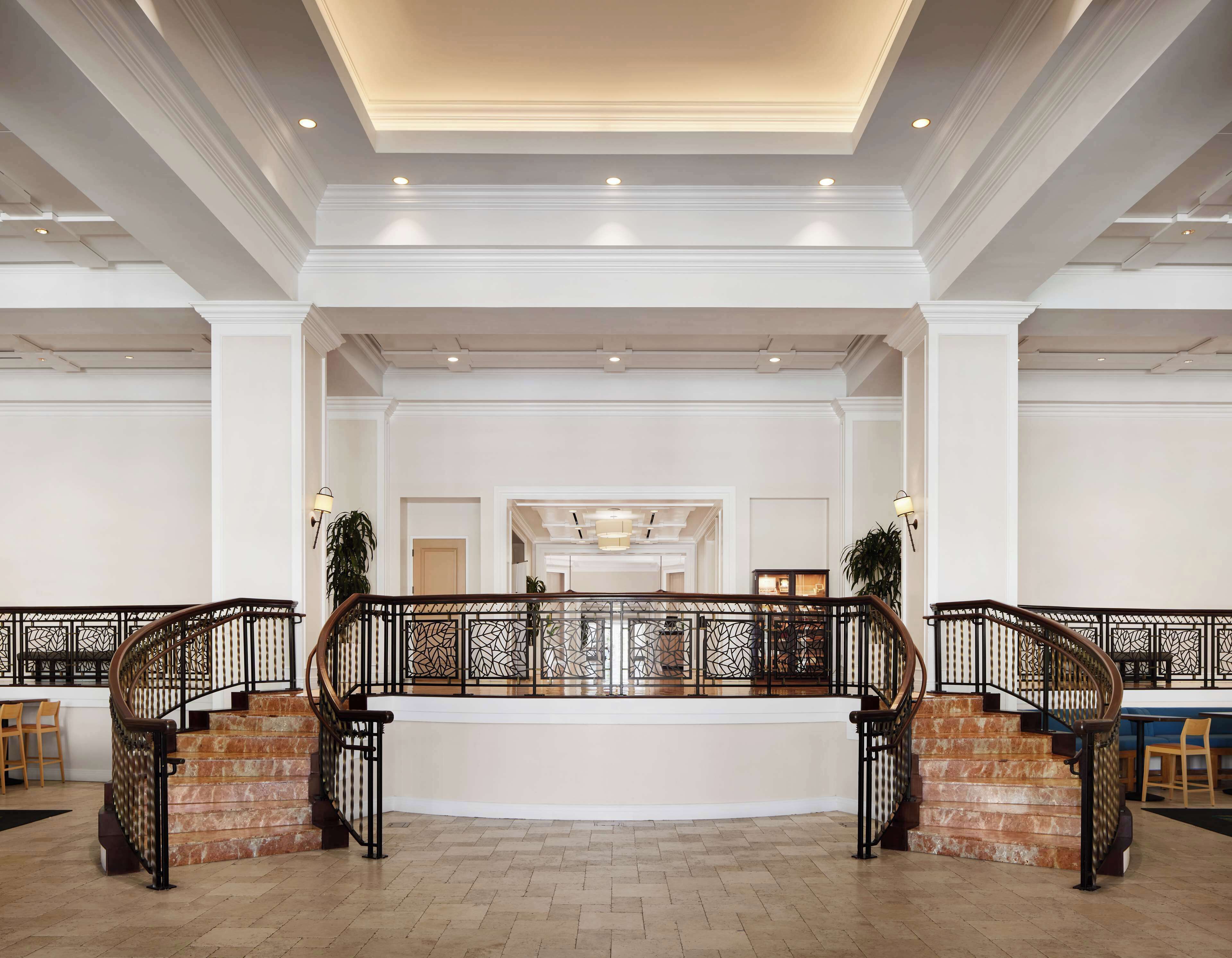 2 bars/lounges, poolside bar