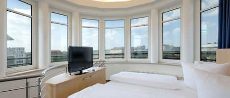 Junior suite, 1 tweepersoonsbed | Hypoallergeen beddengoed, een bureau, een laptopwerkplek, gratis wifi