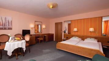 Triple Room | In-room safe, desk, iron/ironing board, rollaway beds