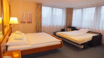 Zimmersafe, Schreibtisch, Bügeleisen/Bügelbrett, Zustellbetten