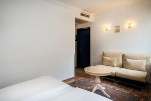Standard Double Room | Minibar, in-room safe, individually decorated, individually furnished