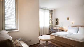 Rom – standard (Doppelzimmer) | Minibar, safe på rommet, individuelt dekorert og individuelt innredet