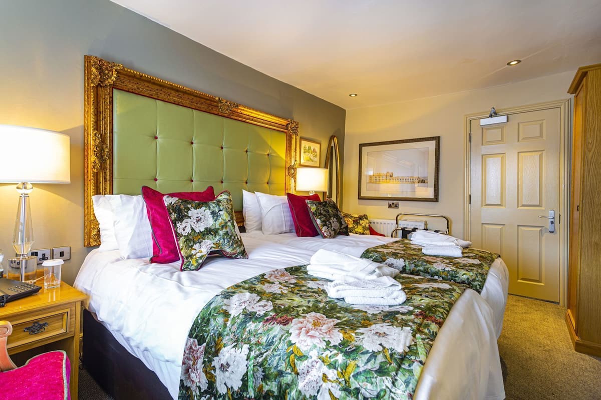 1 bedroom, blackout drapes, iron/ironing board, free WiFi