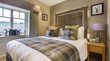 Classic Double Room | 1 bedroom, blackout drapes, iron/ironing board, WiFi (free)