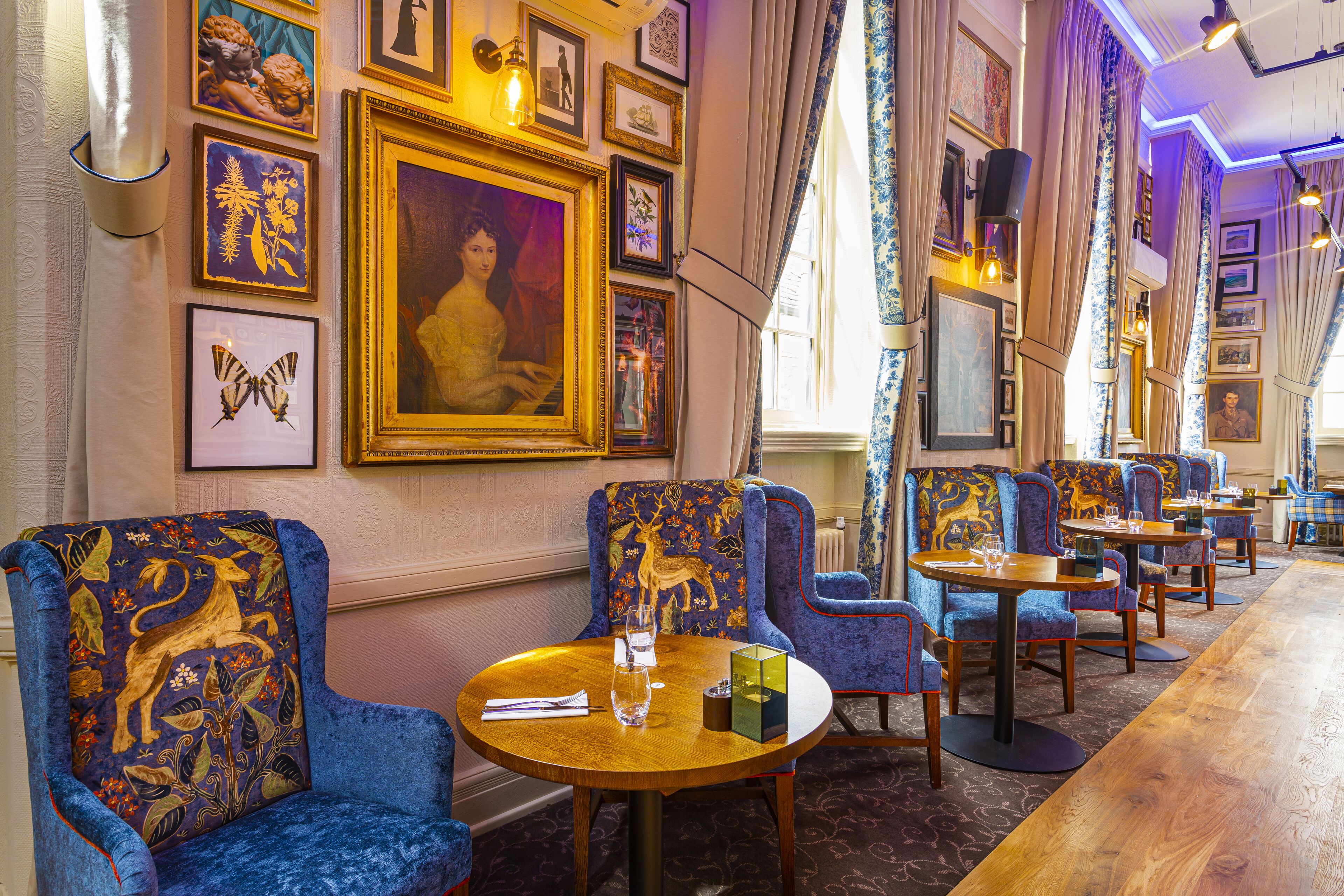 breakfast, lunch, dinner served; british cuisine