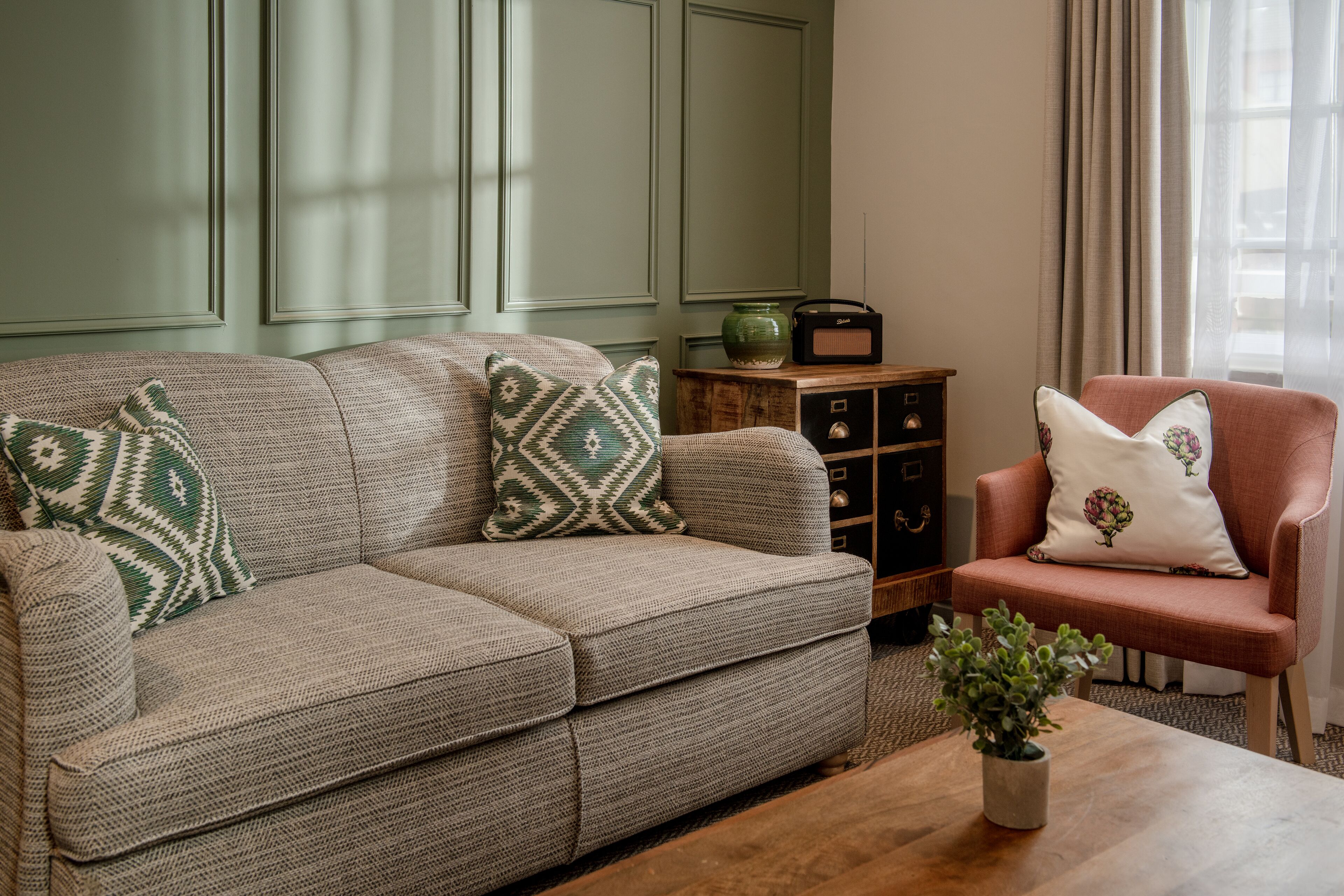 premier double room | living area | 32-inch flat-screen tv with premium tv channels, tv